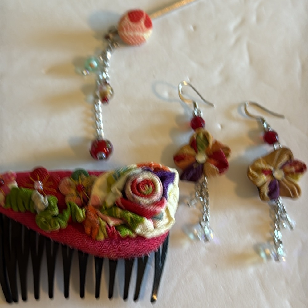 Bundle Of Japanese Hair Accessories and earrings Handmade - Picture 7 of 8